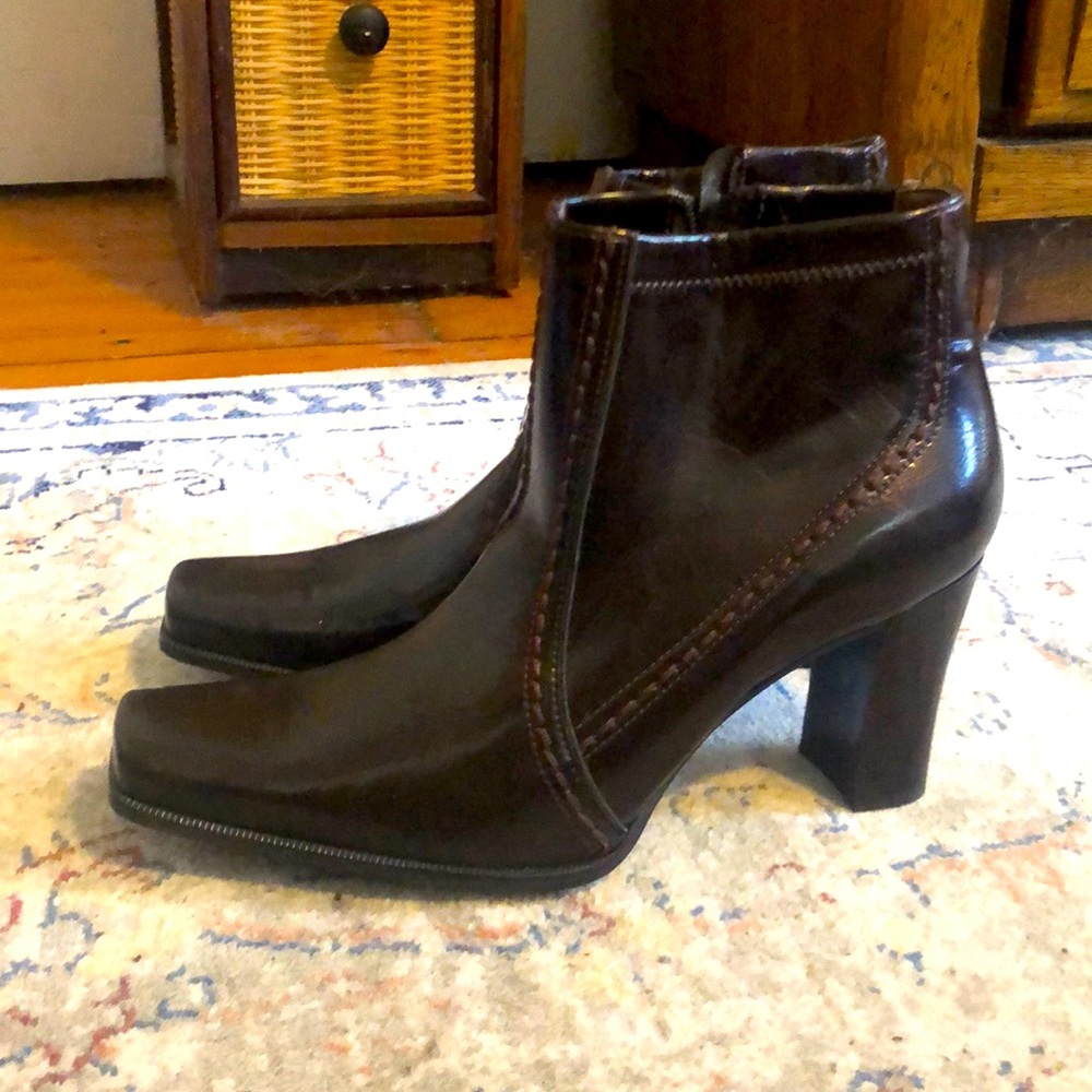 Gorgeous Franco Sarto soft leather ankle booties in dark brown